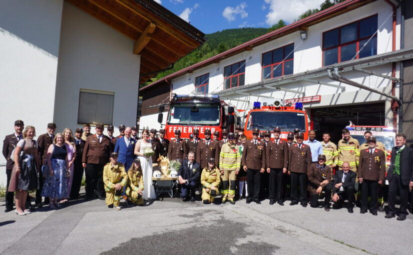 Die FF-Pfons gratuliert zur Hochzeit von Markus und Stefanie